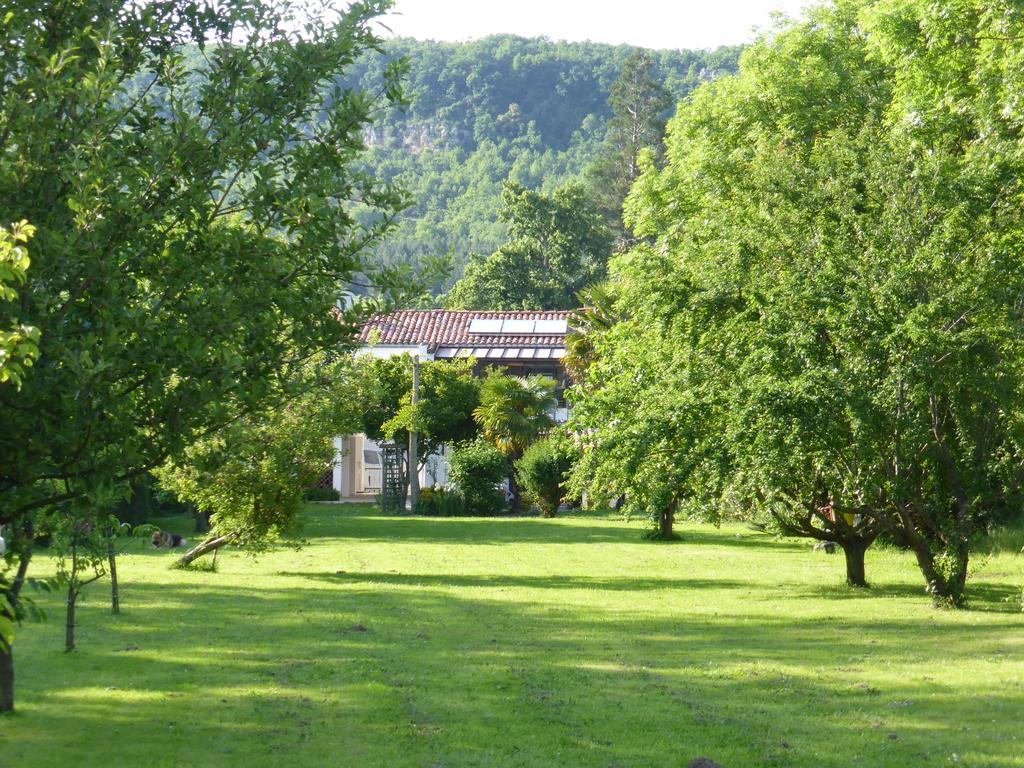 Bedbreakfastbikespyrenees Bed & Breakfast Loubieres Exterior foto
