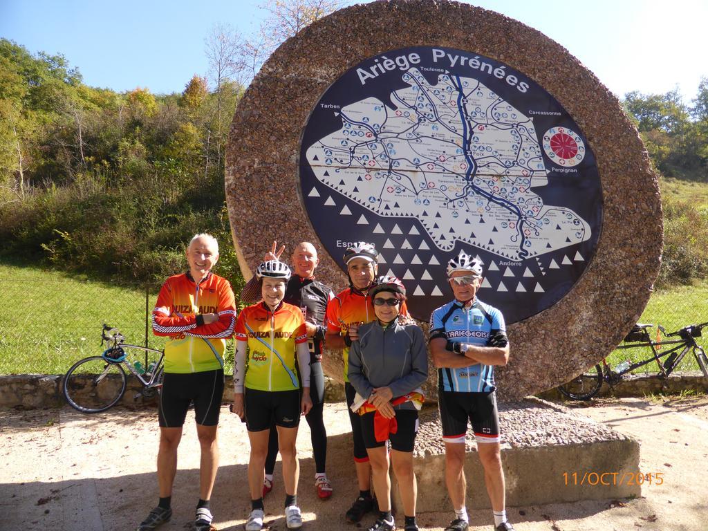 Bedbreakfastbikespyrenees Bed & Breakfast Loubieres Exterior foto