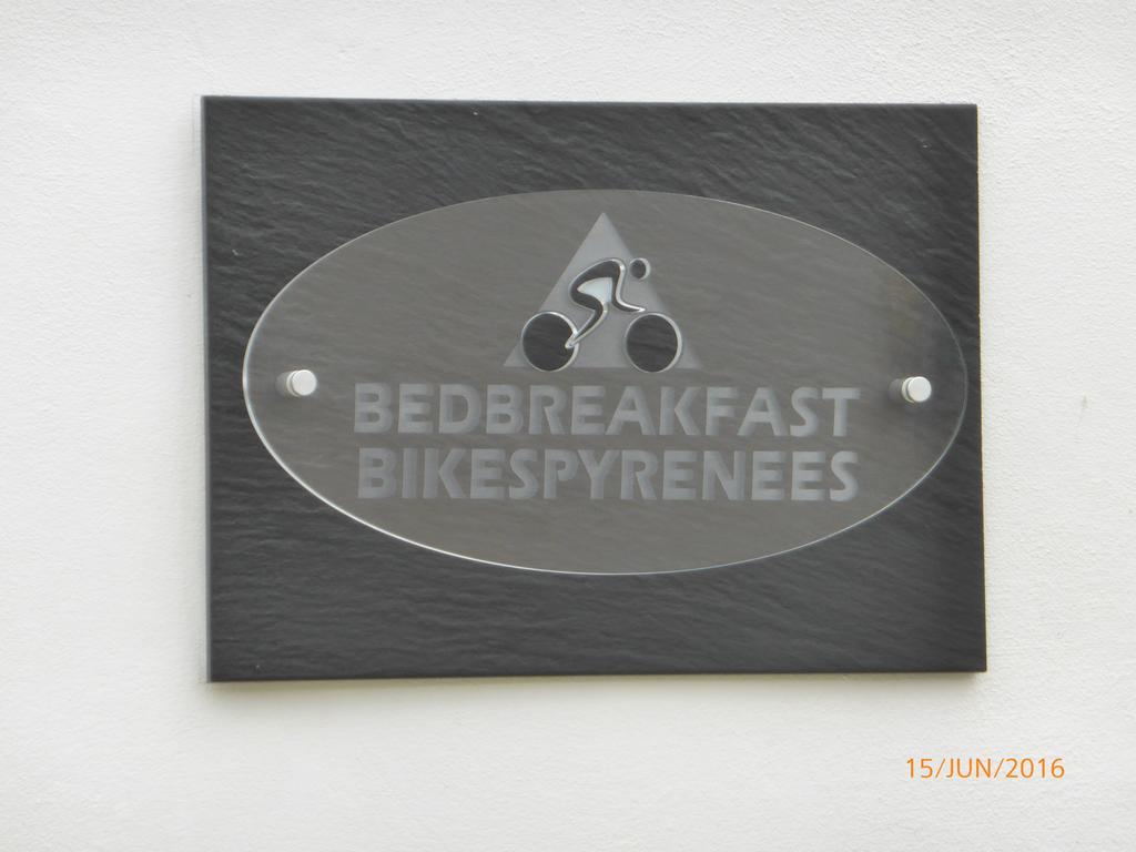 Bedbreakfastbikespyrenees Bed & Breakfast Loubieres Exterior foto